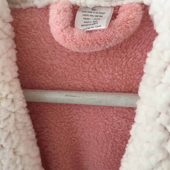 Robe - Picture 3 of 8